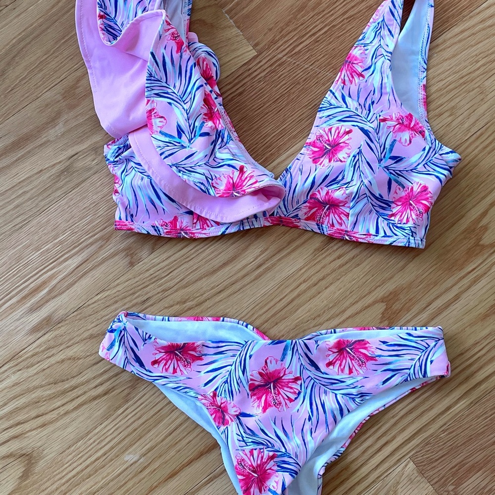 2021 Ruffled Pink & white bikini